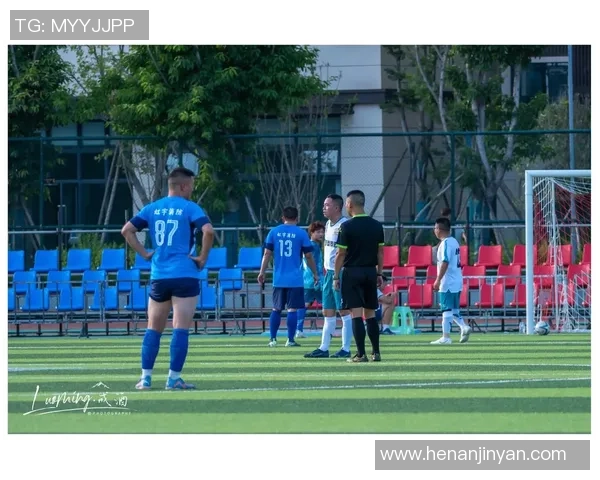 探索周边足球场景的精彩瞬间与动人图片分享